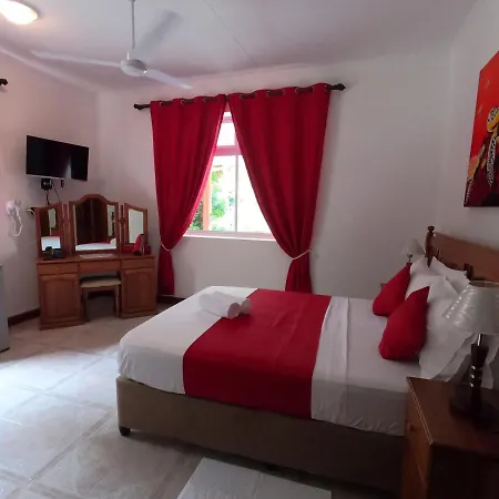 Le Chevalier Bay Guesthouse Anse Lazio Exterior photo