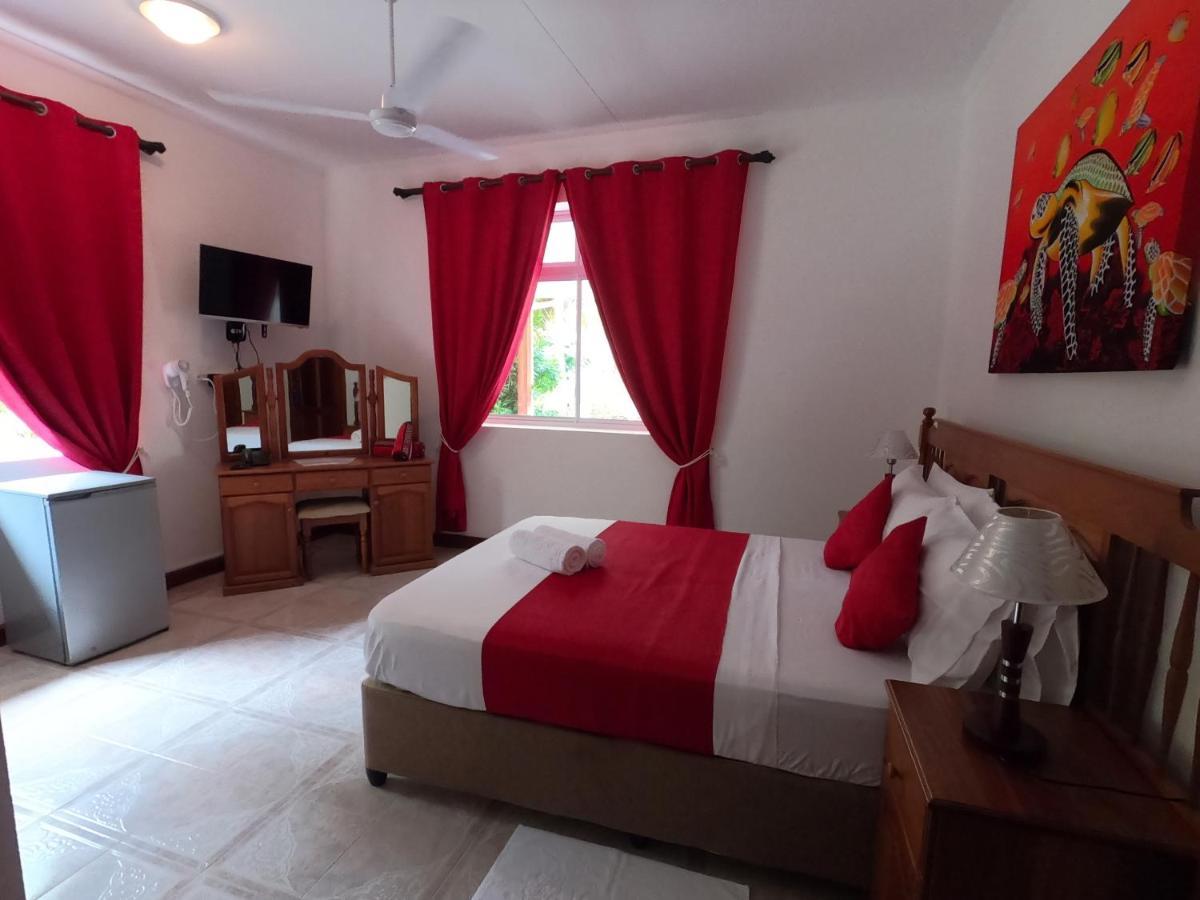 Le Chevalier Bay Anse Lazio