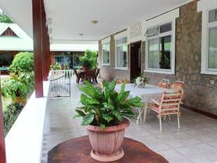 Le Chevalier Bay בית הארחה